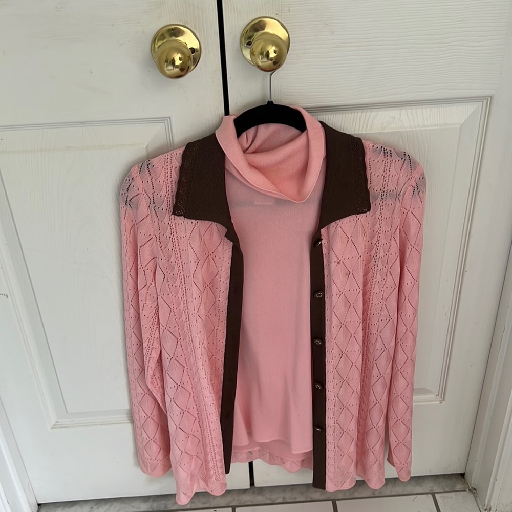 Misook pink lacy cardigan with brown collar and cowl neck tank underneath size S